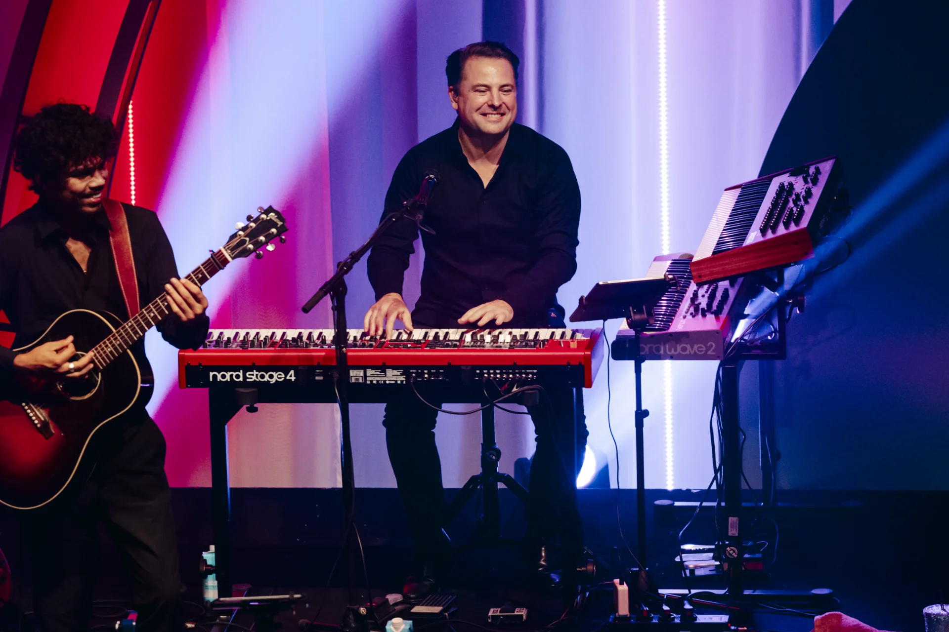 Arjen Rooijackers aan de keyboards tijdens de Diamond Diaries Tour